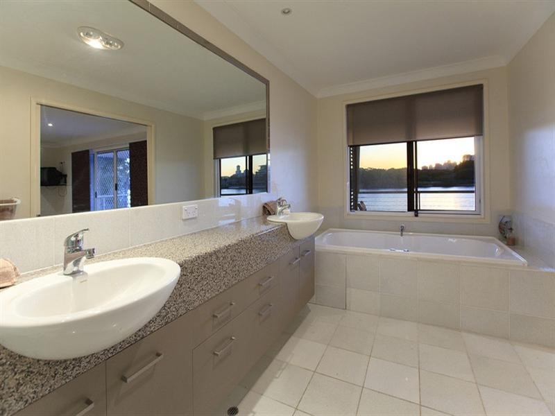 30 Aaron Avenue, Hawthorne QLD 4171