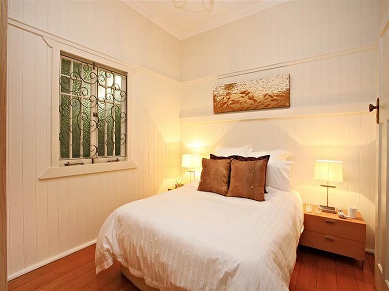 11 Vanda Street, Woolloongabba QLD 4102