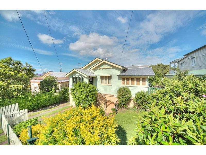 27 Glanosmond Avenue, Camp Hill QLD 4152