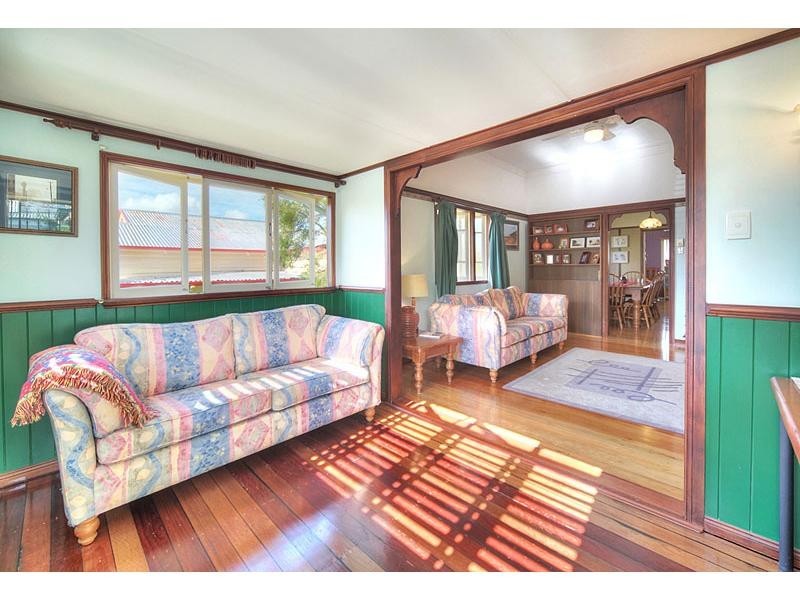 27 Glanosmond Avenue, Camp Hill QLD 4152