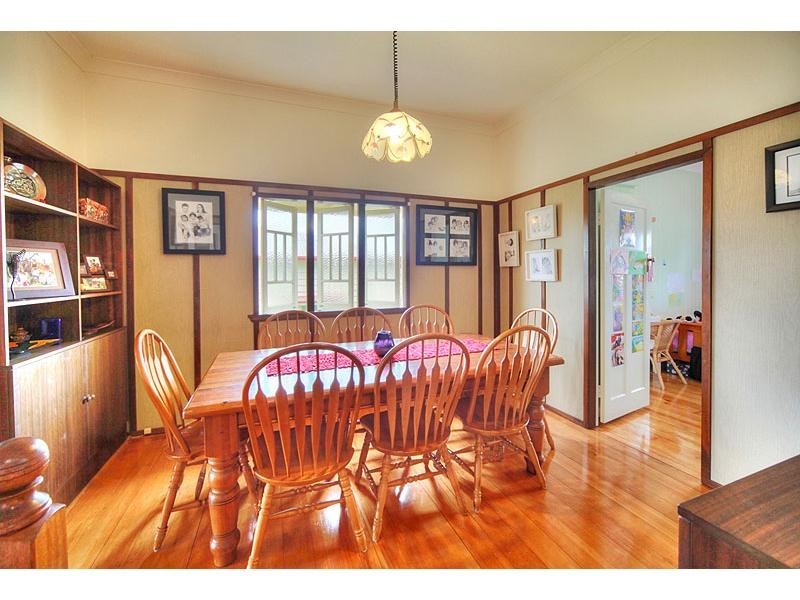 27 Glanosmond Avenue, Camp Hill QLD 4152