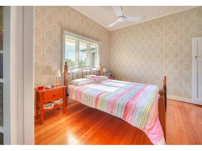 27 Glanosmond Avenue, Camp Hill QLD 4152