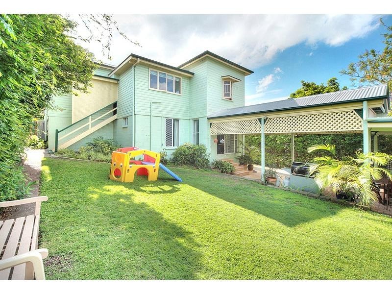 27 Glanosmond Avenue, Camp Hill QLD 4152