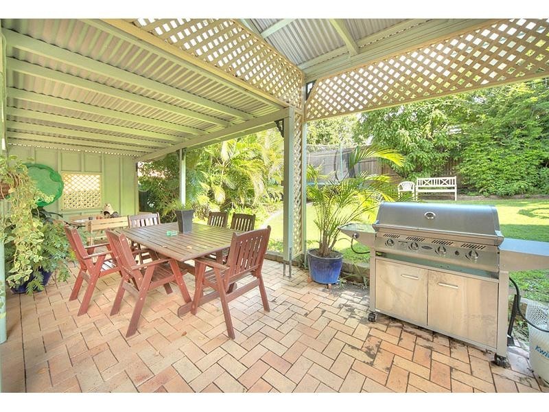 27 Glanosmond Avenue, Camp Hill QLD 4152