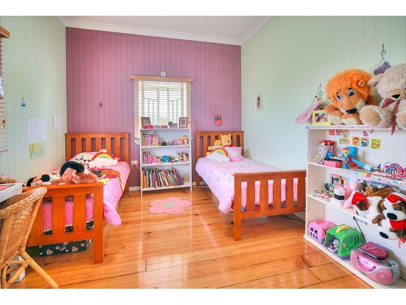 27 Glanosmond Avenue, Camp Hill QLD 4152