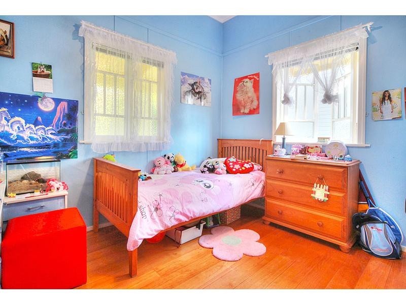 27 Glanosmond Avenue, Camp Hill QLD 4152