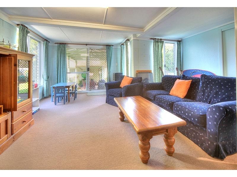 27 Glanosmond Avenue, Camp Hill QLD 4152