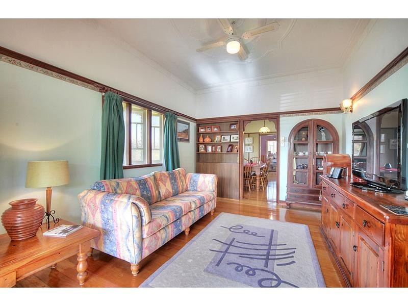 27 Glanosmond Avenue, Camp Hill QLD 4152