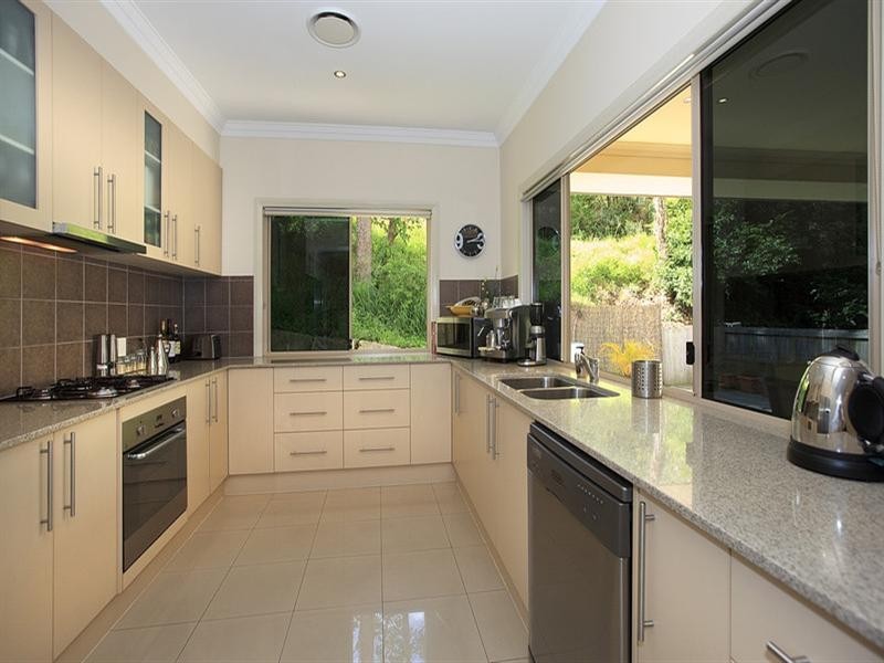 37 Byrne Parade, Balmoral QLD 4171