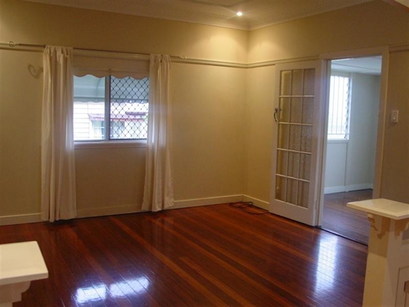 57 Lewis Street, Camp Hill QLD 4152