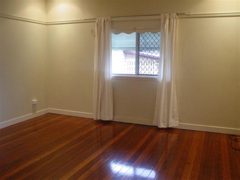 57 Lewis Street, Camp Hill QLD 4152