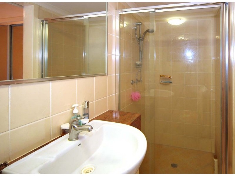 15 Eskgrove Street, East Brisbane QLD 4169