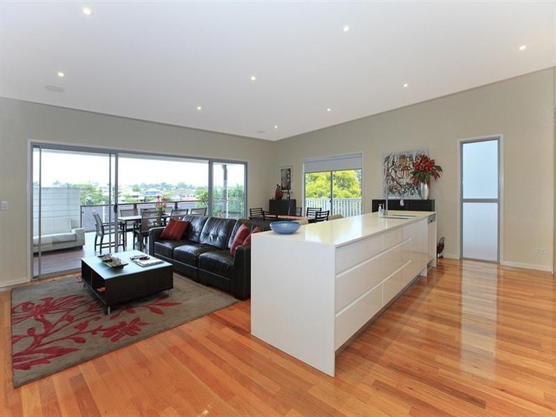 27 Waverley Road, Camp Hill QLD 4152