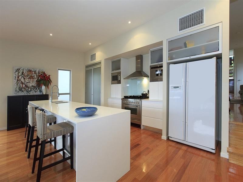 27 Waverley Road, Camp Hill QLD 4152