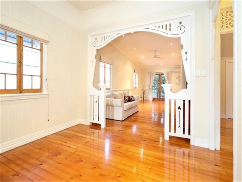 149 Macrossan Avenue, Norman Park QLD 4170