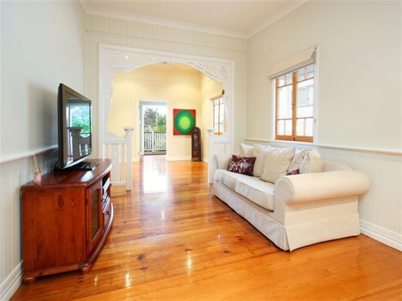 149 Macrossan Avenue, Norman Park QLD 4170