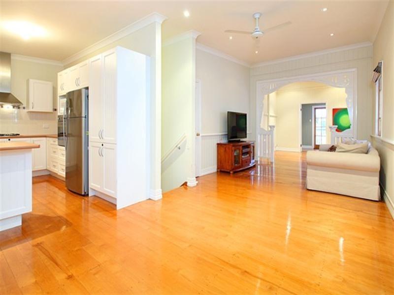 149 Macrossan Avenue, Norman Park QLD 4170