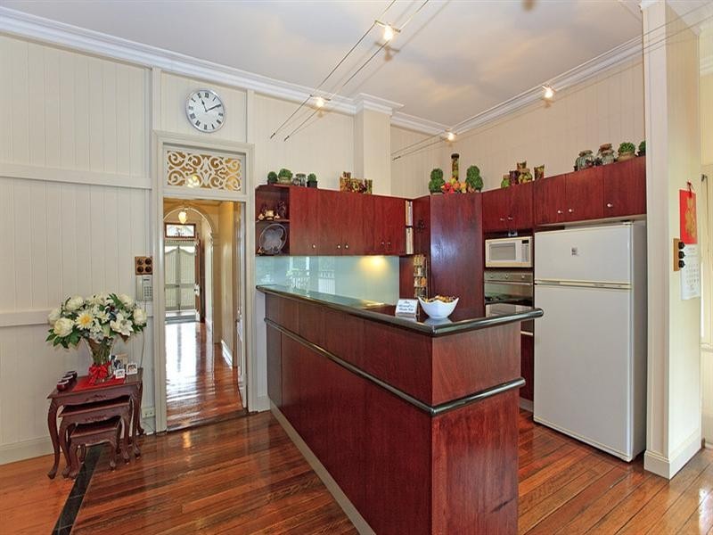 38 Longfellow Street, Norman Park QLD 4170