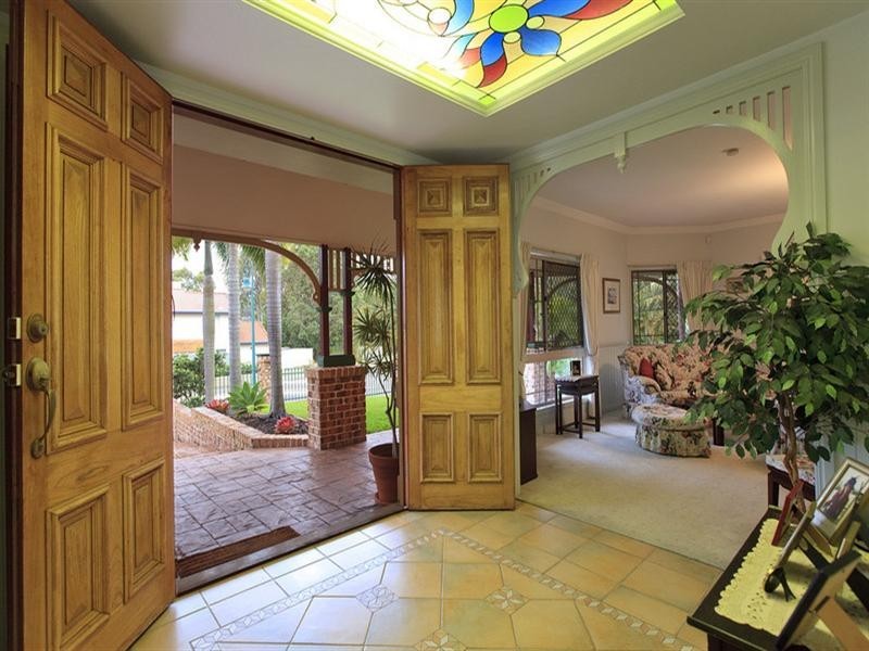 37 Amersham Crescent, Carindale QLD 4152