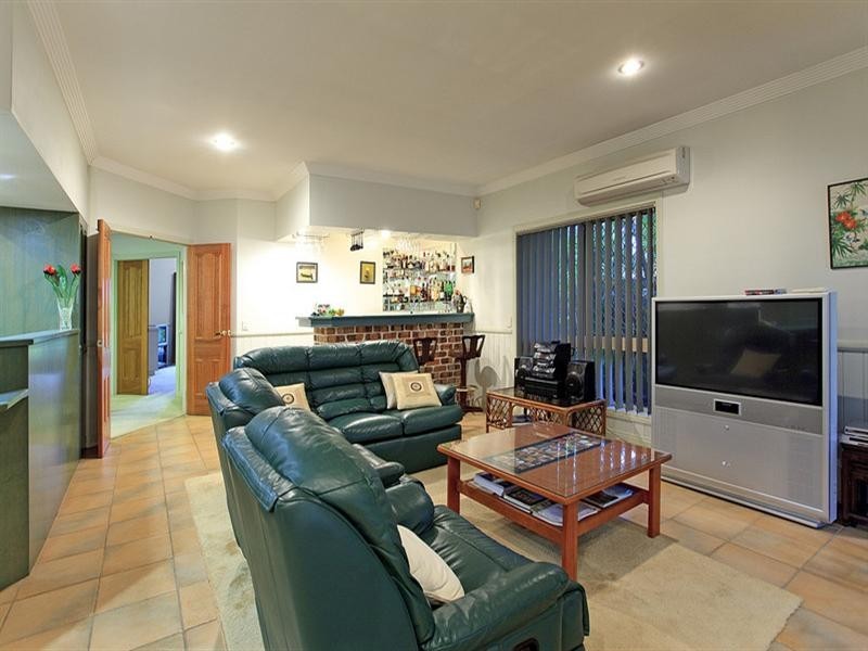 37 Amersham Crescent, Carindale QLD 4152