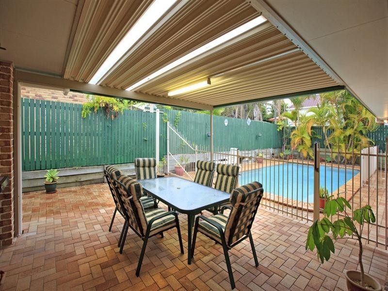 37 Amersham Crescent, Carindale QLD 4152