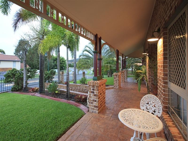 37 Amersham Crescent, Carindale QLD 4152