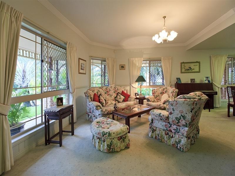 37 Amersham Crescent, Carindale QLD 4152