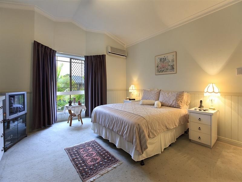 37 Amersham Crescent, Carindale QLD 4152