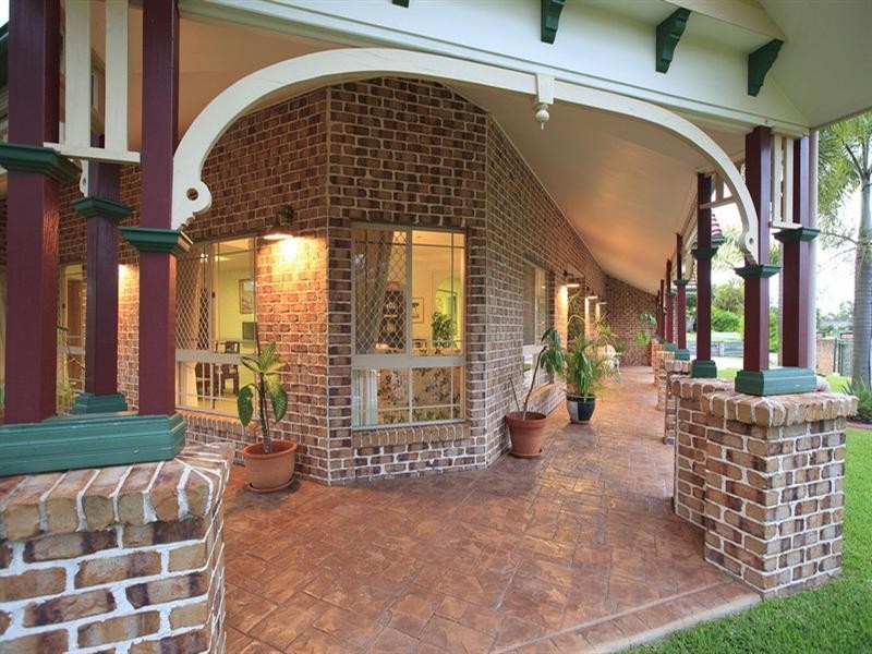 37 Amersham Crescent, Carindale QLD 4152