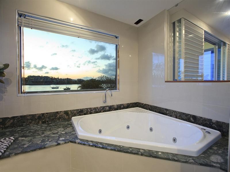 64 Quay Street, Bulimba QLD 4171