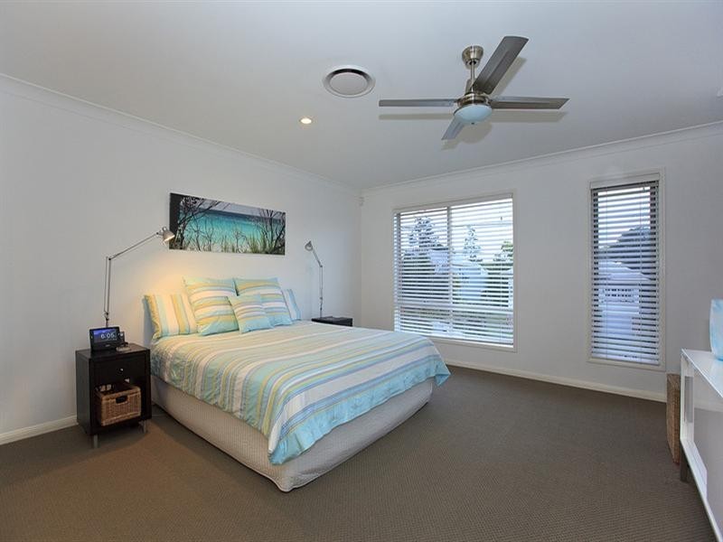 8 Lindsay Street, Hawthorne QLD 4171