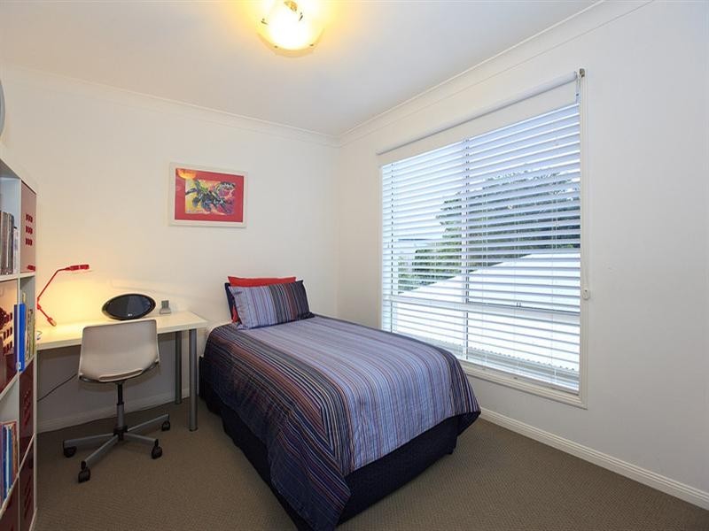 8 Lindsay Street, Hawthorne QLD 4171