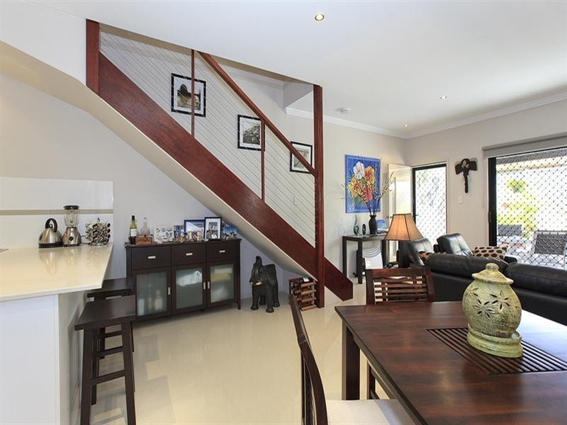 2/381 Bennetts Road, Norman Park QLD 4170