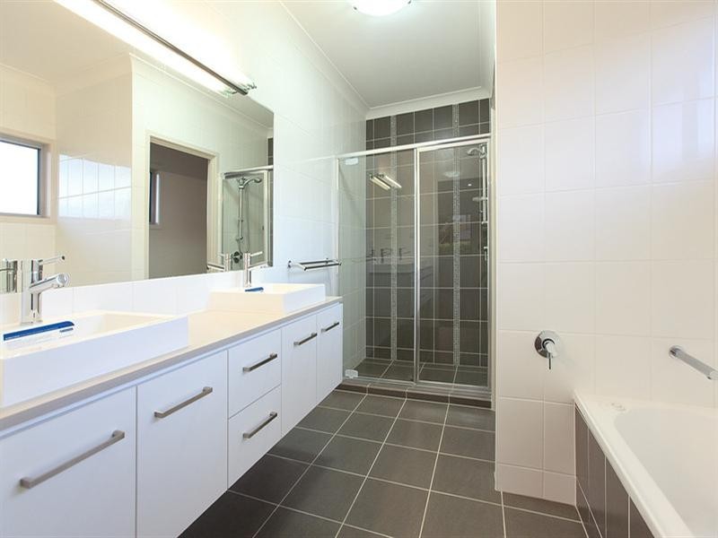 157 Macrossan Avenue, Norman Park QLD 4170