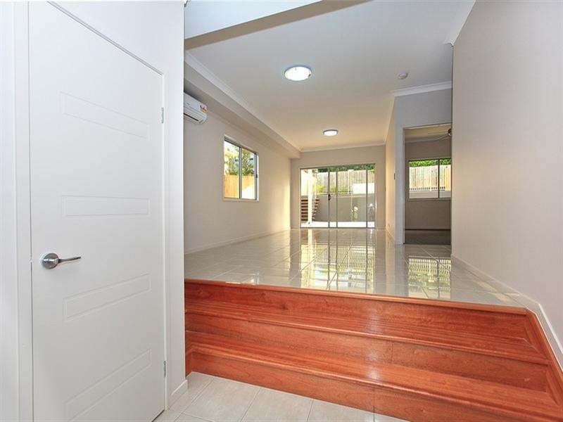 157 Macrossan Avenue, Norman Park QLD 4170