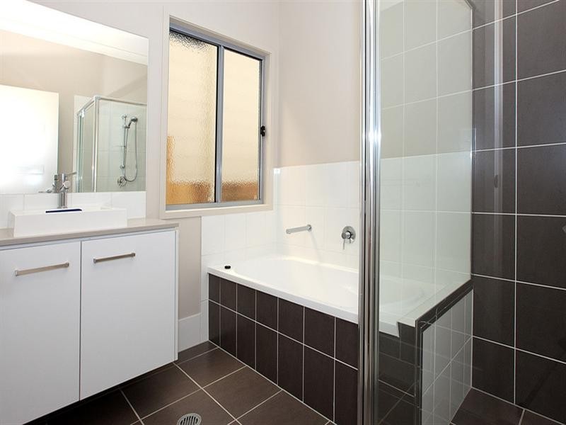 157 Macrossan Avenue, Norman Park QLD 4170