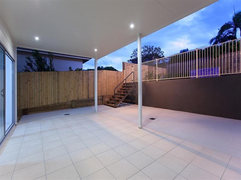 157 Macrossan Avenue, Norman Park QLD 4170