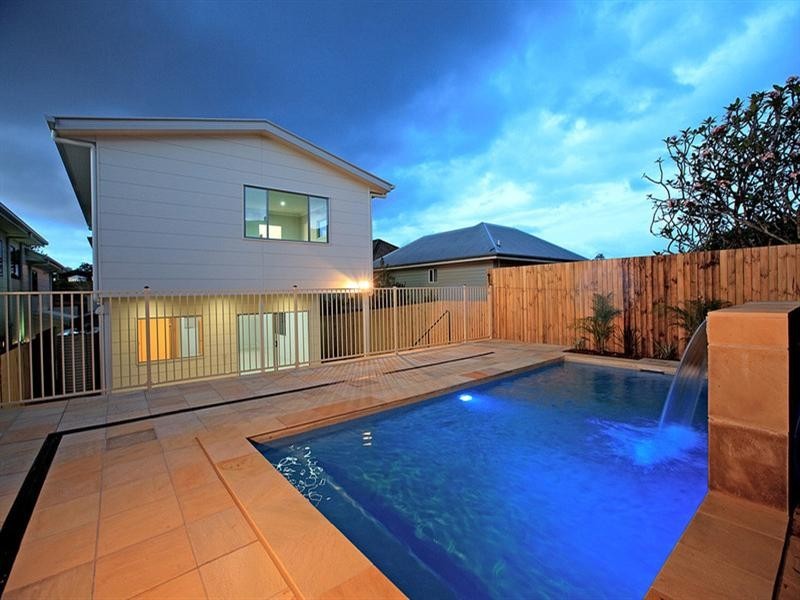 157 Macrossan Avenue, Norman Park QLD 4170
