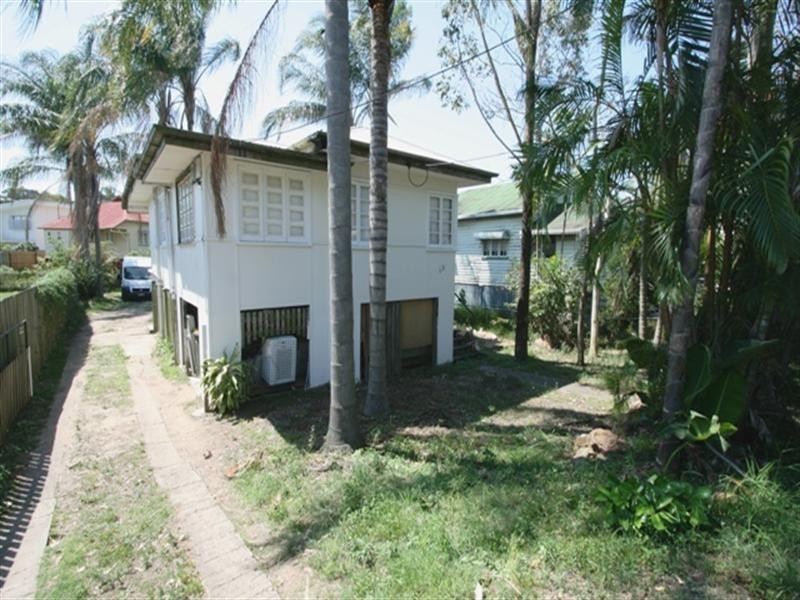 13 Balmoral Street, Hawthorne QLD 4171