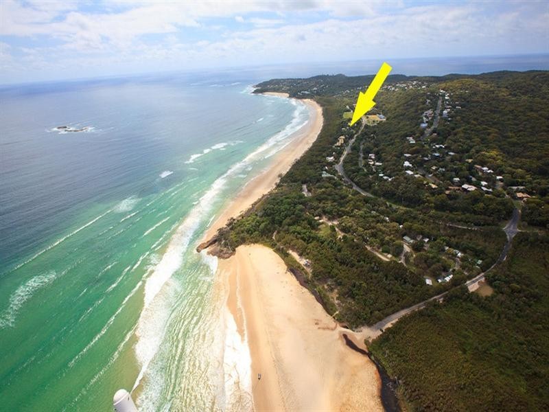 102 Dickson Way, Point Lookout QLD 4183