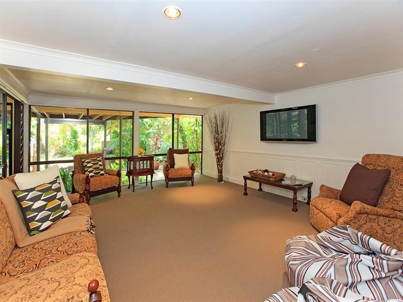 102 Dickson Way, Point Lookout QLD 4183