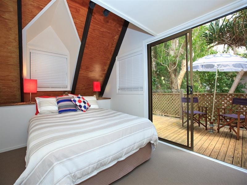 102 Dickson Way, Point Lookout QLD 4183