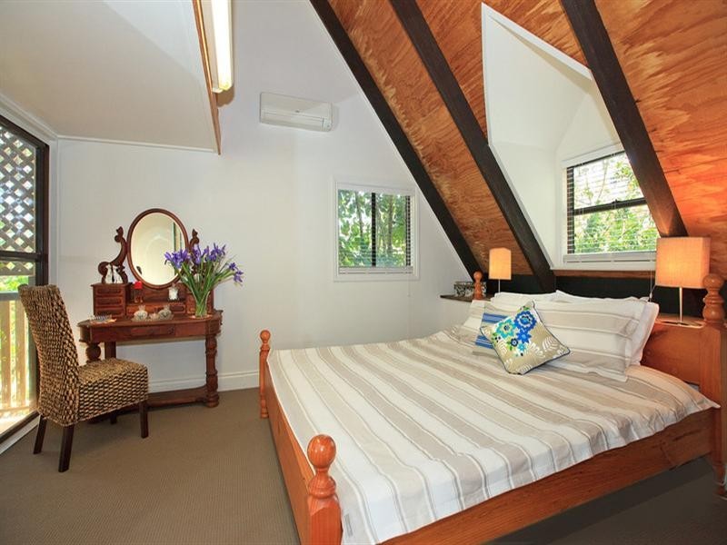 102 Dickson Way, Point Lookout QLD 4183