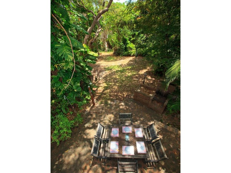 102 Dickson Way, Point Lookout QLD 4183