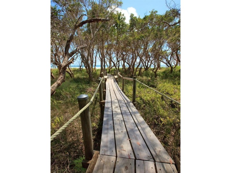 102 Dickson Way, Point Lookout QLD 4183