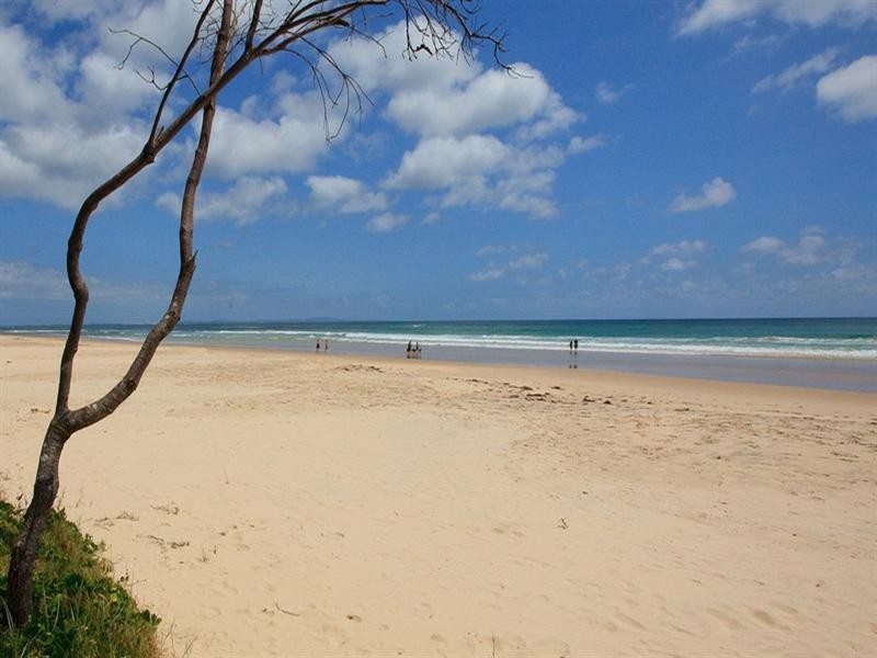 102 Dickson Way, Point Lookout QLD 4183