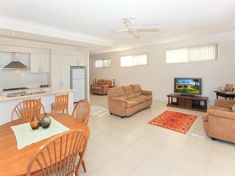 32 Aster Street, Cannon Hill QLD 4170