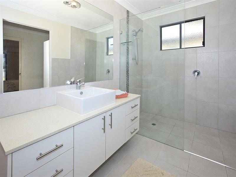 32 Aster Street, Cannon Hill QLD 4170