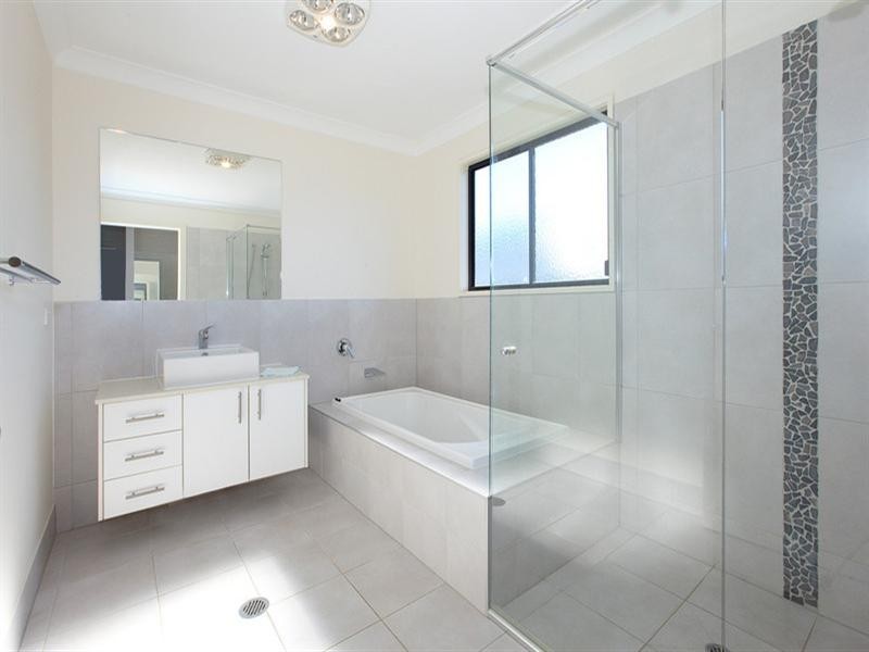 32 Aster Street, Cannon Hill QLD 4170