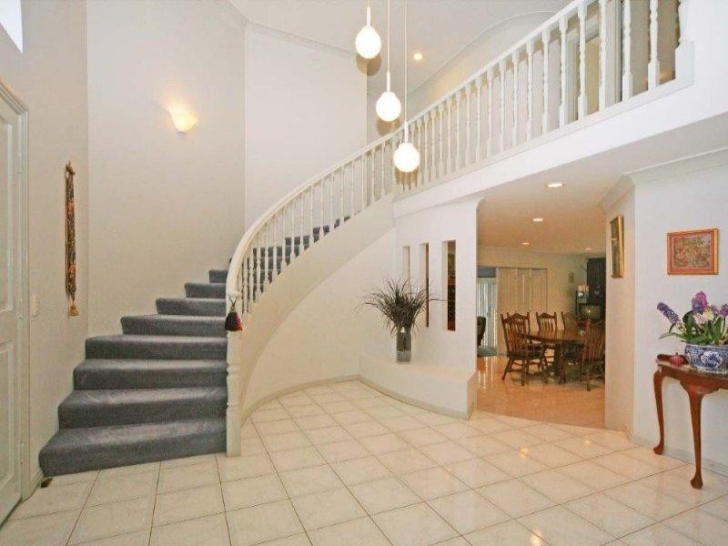 11 St Andrews Crescent, Carindale QLD 4152